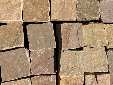 pavé_grès_miroir_en_vue_de_près