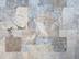 Les dalles en travertin Silver en opus romain vues de haut