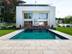 Terrasse et piscine avec dallage en travertin Medium Line