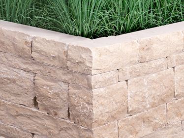 Muret en pierre calcaire Gala et gazon