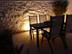 Muret en travertin Medium Select Rustic de nuit avec lumière