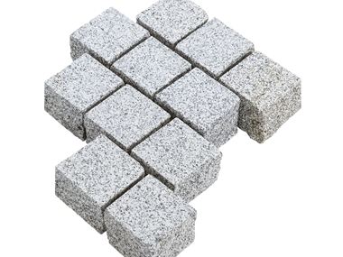 Les pavés Silver Classico : des nuances de gris-argent avec un effet poivre & sel Les pavés en granite Silver Classico