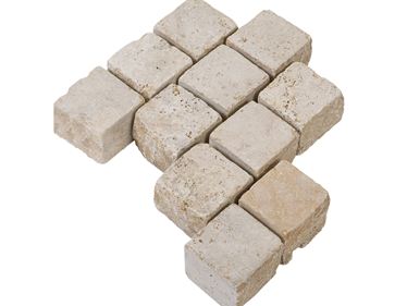 Les pavés en travertin Medium sur fond blanc