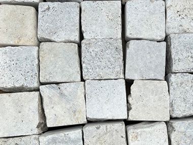 Extrait_Pavé_Travertin_Silver_Palette