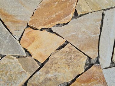 Dalles polygonales en quartzite Irish Gold belle structure  Les dalles polygonales en quartzite Irish Gold