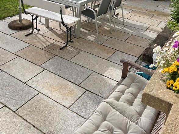 Dalle_de_terrasse_granit_Girona_Antique_Banc
