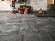  La surface de Dolomit Black imite le granite et ses tons foncés noirs et blancs