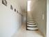 Le travertin Classic Light dans la cage d'escalier