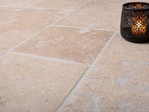 Ivory Cream avec décoration noire Galerie 1