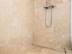 Le travertin Medium Line dans la douche
