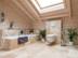 Salle de bain avec carrelage en travertin Rustic comme revêtement de sol et de mur