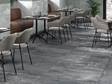 Les carreaux aspect béton Iron Graphite posés dans un restaurant