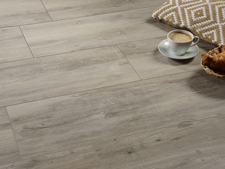 Carreaux imitation bois Canada Lake avec coussin, café et croissant