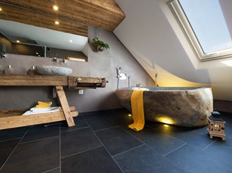 ardoise Mustang salle de bain et serviette jaune