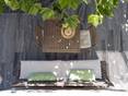 Salon de jardin en bois sous l'ombre d'un arbre et sur la terrasse Urban Grey Line en granite