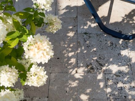 schattenspiel auf der travertin terrasse travertin medium select