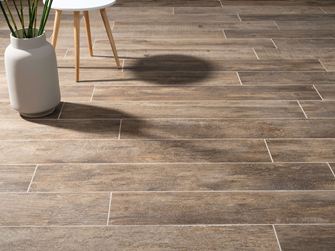 Feinsteinfliesen Indie Nova mit Deko