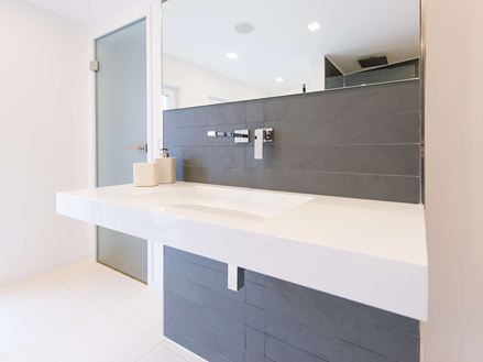 Carrelage en pierre calcaire Miros und et carrelage mural en ardoise Grey Slate