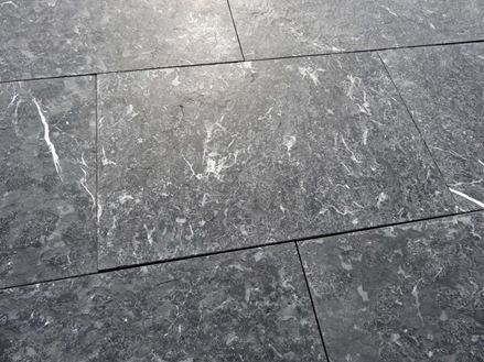 Dalles de pierre bleue Ocean Blue : prise de vue latérale