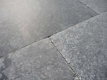 Blaustein-Platten Saphir Blue in der Nahaufnahme