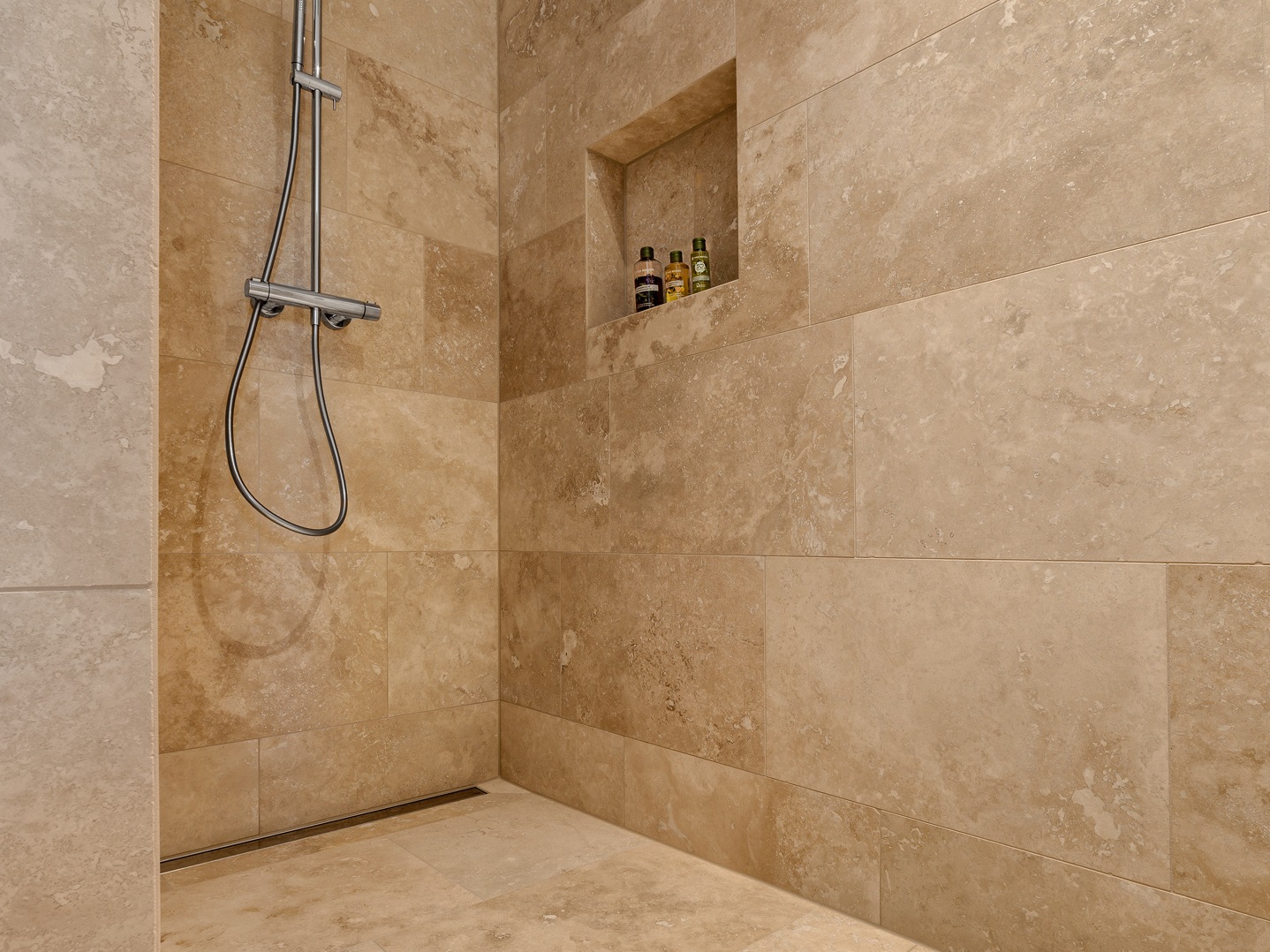 Comment Nettoyer Le Travertin Salle De Bain Carrelage Ivory Classic En Travertin Adouci Stonenaturelle